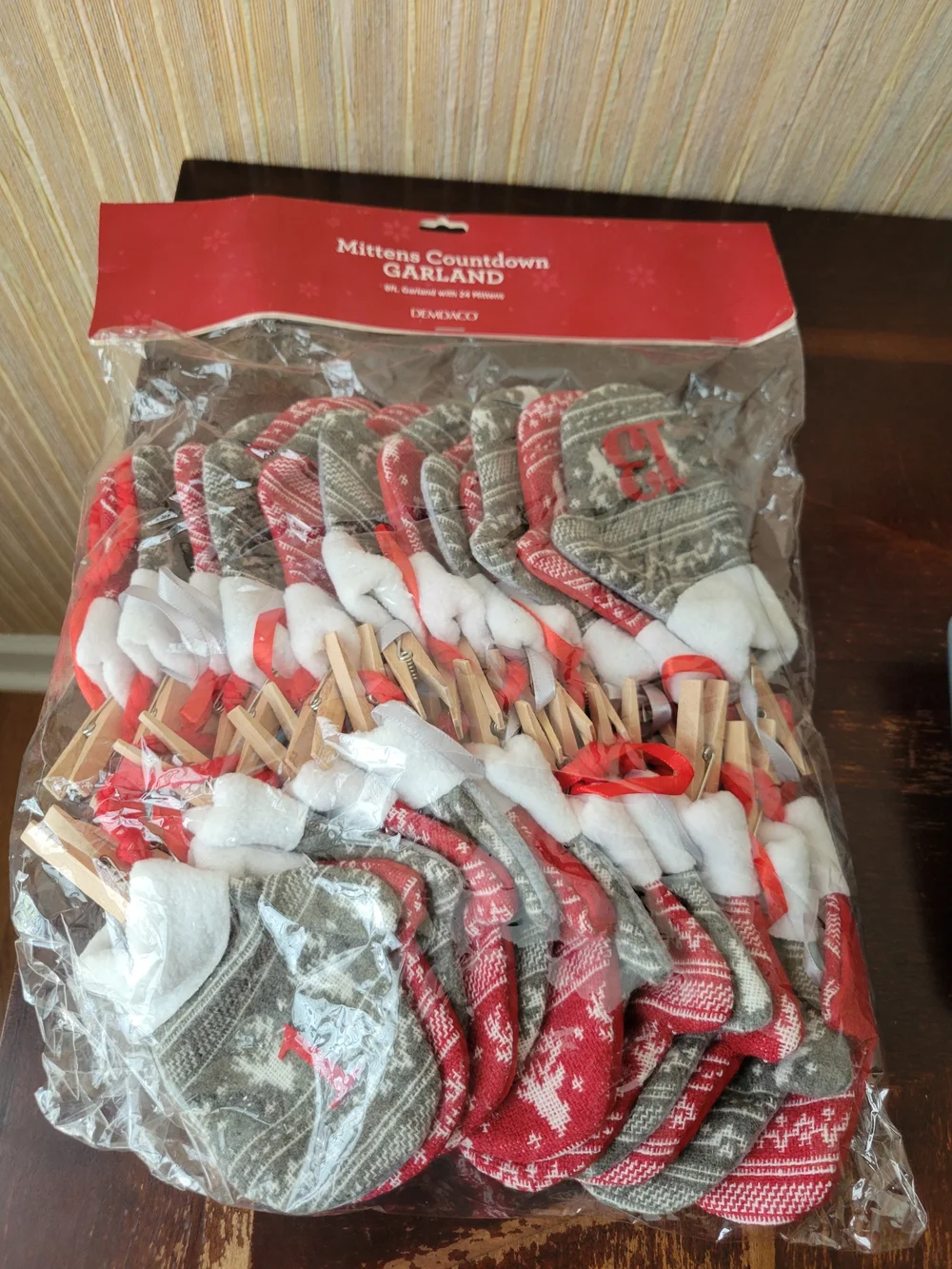 Demdaco Red and Gray 24 Mittens Countdown Garland. NWT